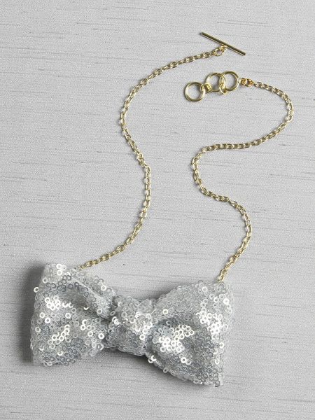 Sequin Matte Bow Tie Necklace, silver