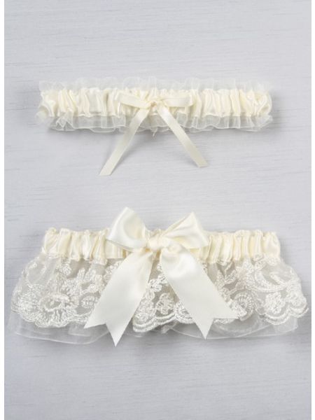 Chantilly Lace  Bridal Garter Set, Ivory